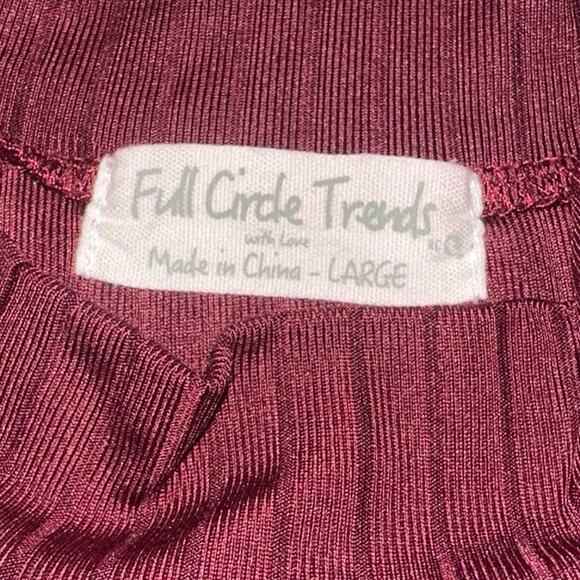Full Circle Trends Burgundy ribbed mock neck blouse Large puffy long sleeves. - Picture 4 of 6